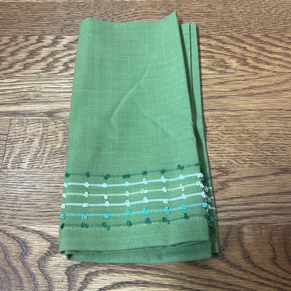 Crate and Barrel dinner napkins green 8 count.